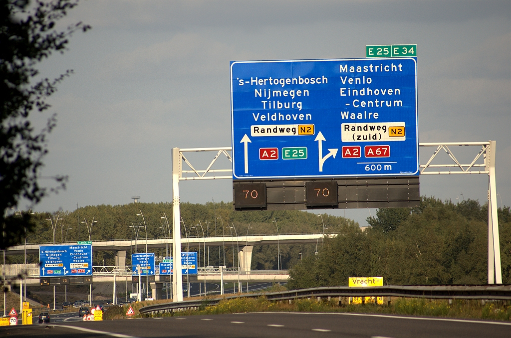 20090912-180956.bmp - De drie nieuwe portalen tussen de onderdoorgang Runstraat en KW 18.