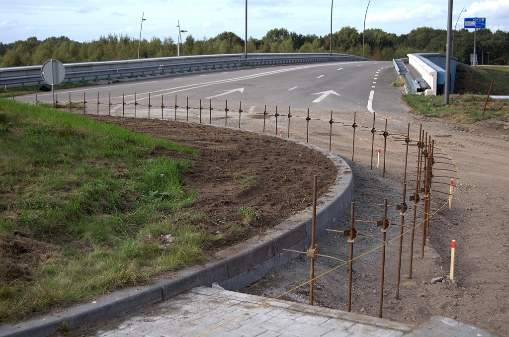 20091001-171002.bmp - Soort van wapening geplaatst, zodat het ontbrekende kwart van de rotonde-opsluitingen kan worden gestort...