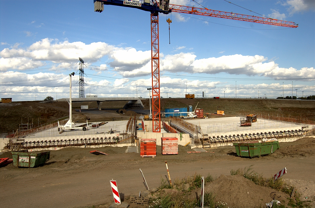 20091004-154541.bmp - KW 42 (A50 over de verbindingsweg Nijmegen-Woensel) geheel gestort en voorgespannen.  week 200937 