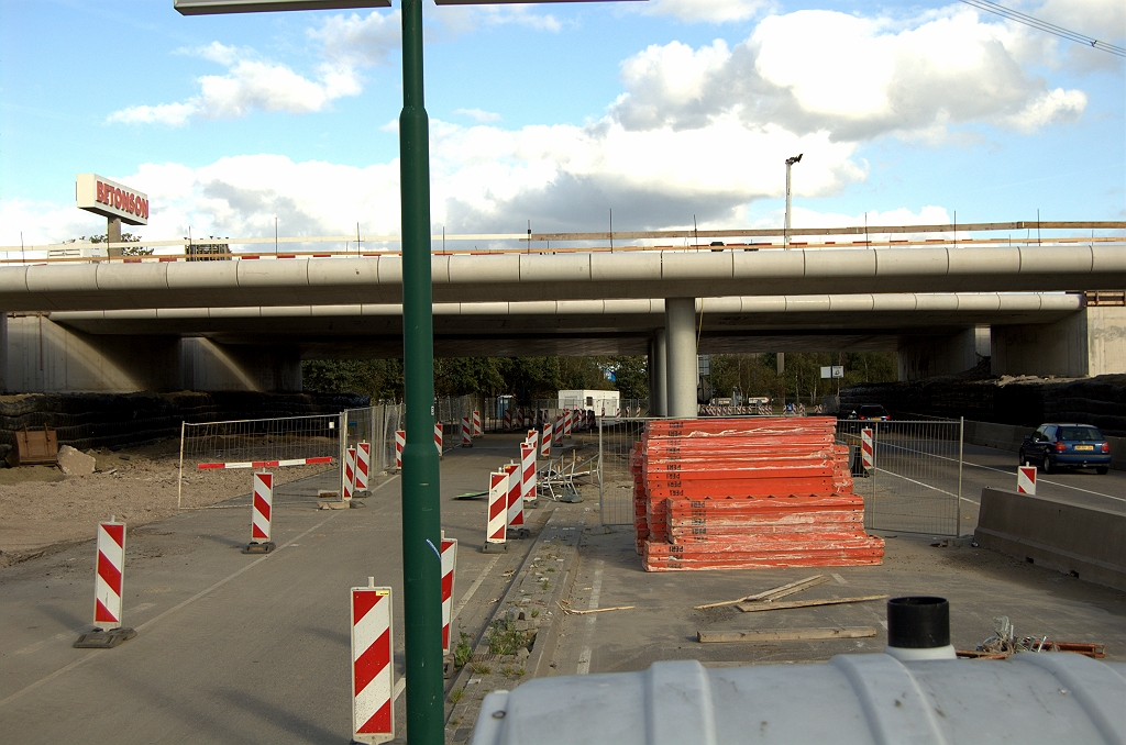 20091004-163508.bmp - De 2x2 rijstroken van de stamweg zijn aldus royaal te handhaven.  week 200937 