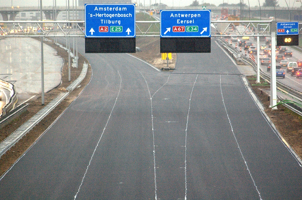 20091007-172558.bmp - Te leggen DZOAB stroken ingetekend. Er komt dus een taper in de uitvoeger naar Antwerpen, en geen dubbele uitvoegstroken zoals eerder in deze monologen werd beweerd.