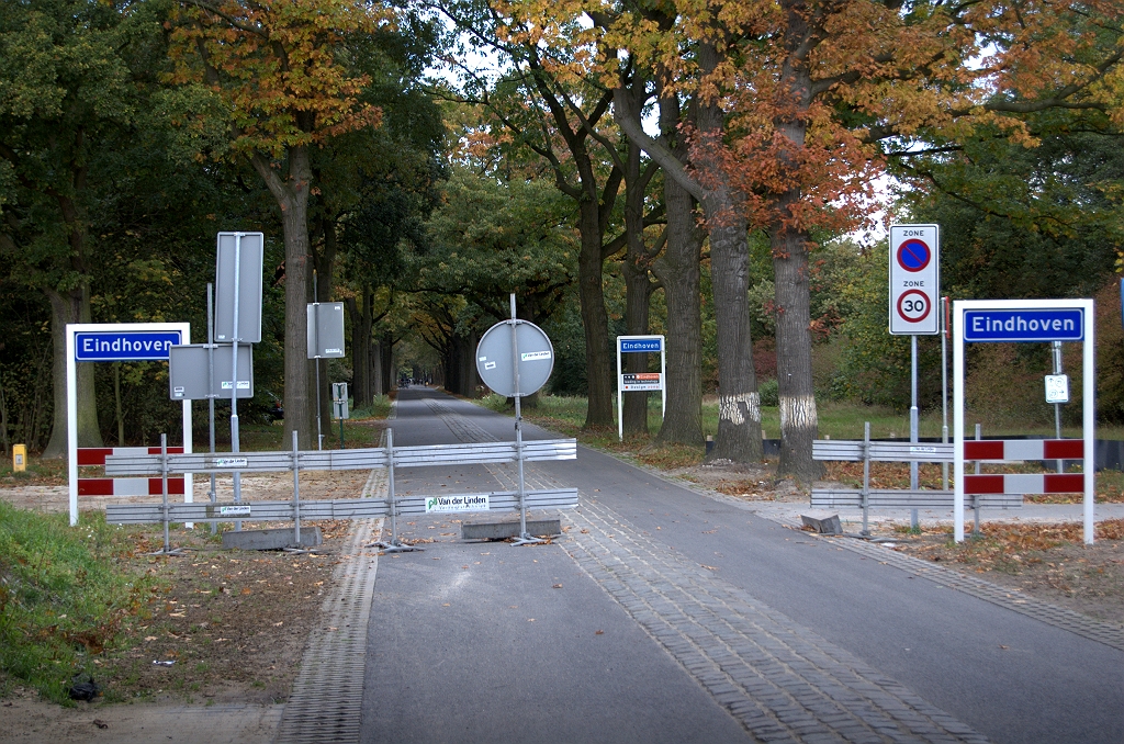 20091018-142056.bmp - Aan Eindhovense zijde is de drievoudige ratelconstructie nog volledig intact. Er zijn nog eens twee komborden bijgeplaatst.