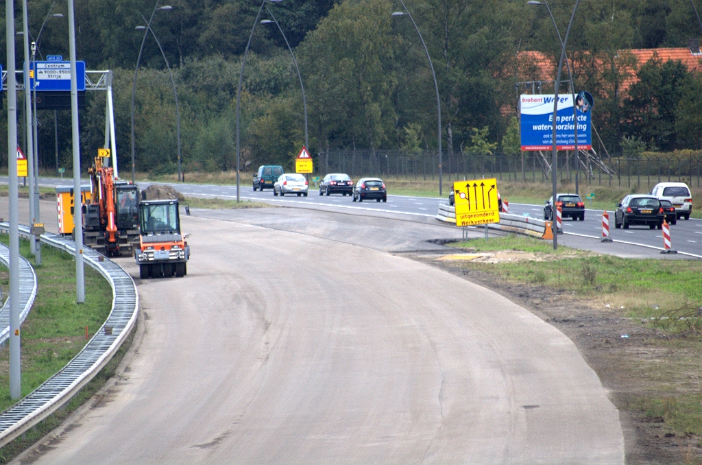 20091018-164548.bmp - ...het is de aanleg van de derde GODO tussen hoofd- en parallelrijbaan. We missen er dus nog eentje.