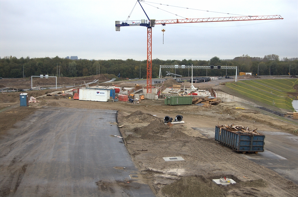 20091024-164438.bmp - Toestand A50 in de negentig graden bocht met KW 42 over de verbindingsweg Nijmegen-Woensel en nieuw signaleringsportaal.  week 200940 