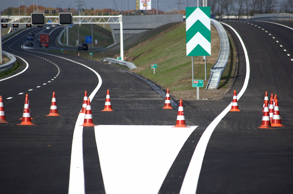 20091025-141505.bmp - Inderdaad. Eerder vastgesteld nieuw beginpunt van de A58 kan worden bijgesteld naar km 11,7.