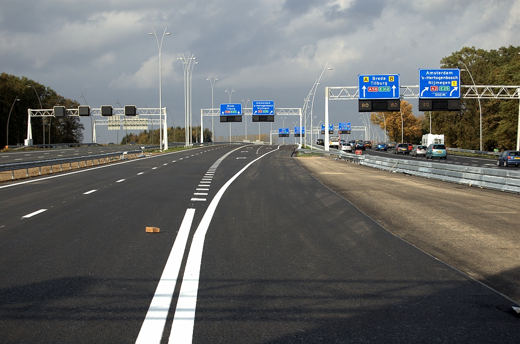 20091025-142621.bmp - Tweede CADO maakt deel uit van een GODO, gesitueerd ten zuiden van KW 8 tussen oostelijke hoofd- en parallelrijbanen.