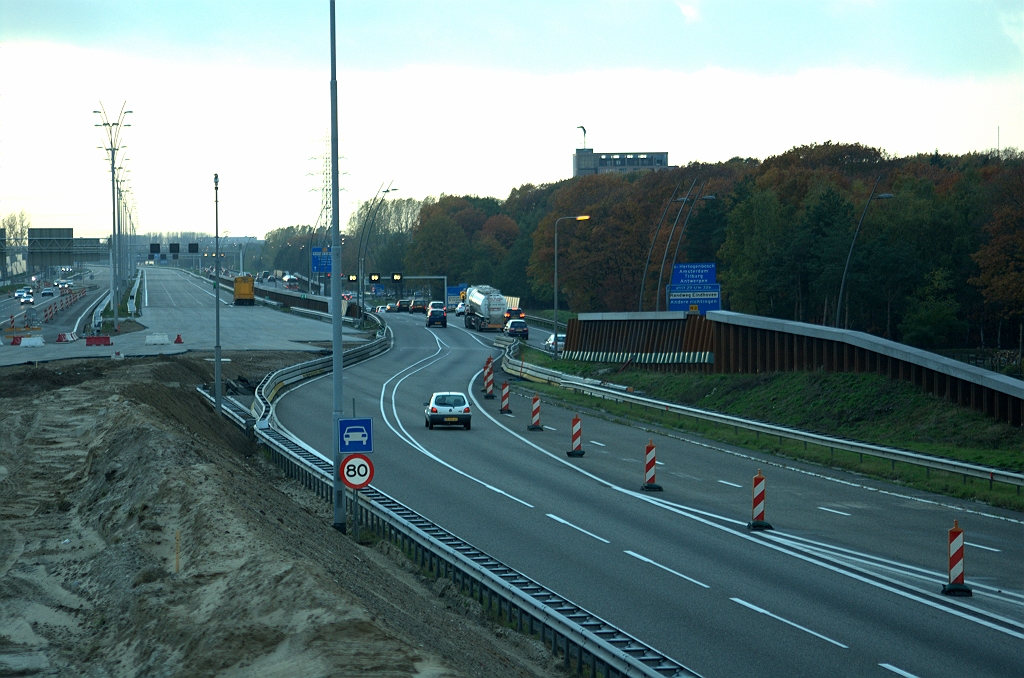 20091025-175301.bmp - En pas nu hebben we door dat het hoogteprofiel van de A67 vanuit Venlo al zichtbaar is in het damwanden schermpje. De hobbel gaat dus wel enige meters hoogte bereiken.  week 200942 