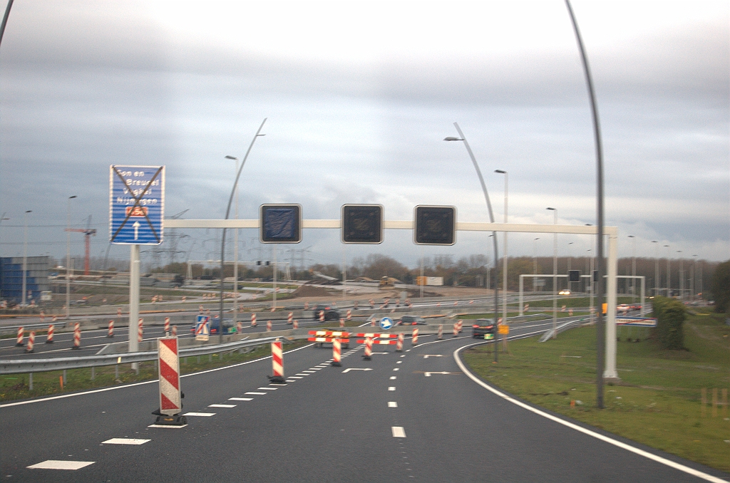 20091107-172552.bmp - Meer nieuwe signalering, zoals hier in de toerit in de richting Nijmegen/Woensel in de aansluiting Ekkersrijt...  week 200943 