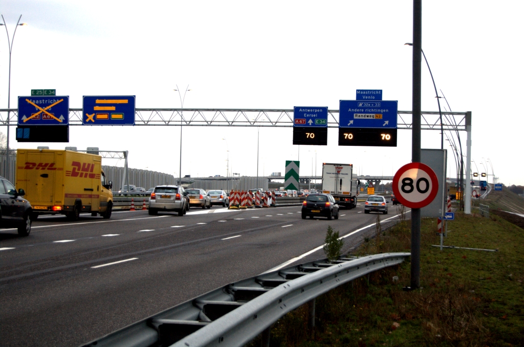 20091116-103103.bmp - Op de nu enkelstrooks hoofdrijbaan "enige" congestie in de ochtendspits...