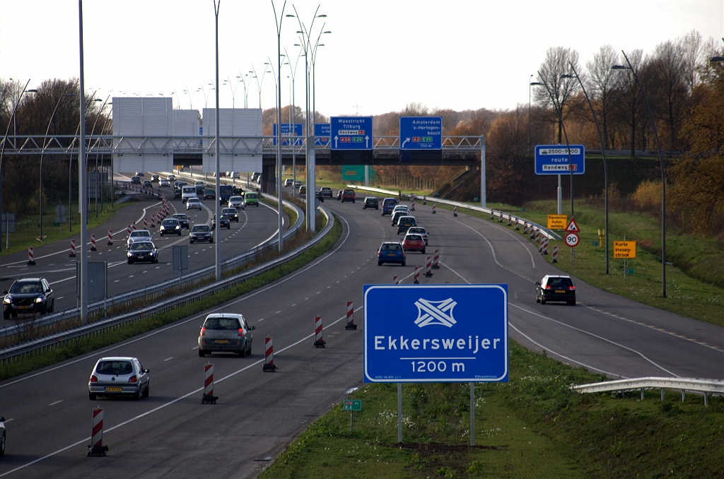 20091122-150241.bmp - Serie nieuwe borden ten westen van de aansluiting Ekkersrijt.