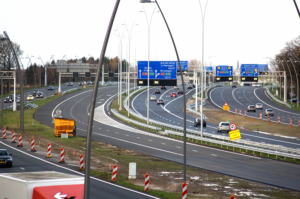 20091122-165252.bmp - Of zou per 2 december ook de hoofdrijbaan in zuidelijke richting al open kunnen? Markering loopt vooralsnog dood bij de aansluiting Airport.  week 200945 