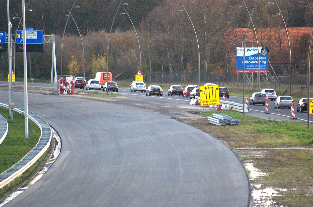 20091122-165428.bmp - Toestand van de GODO tussen westelijke hoofd- en parallelrijbanen tussen de aansluitingen Airport en Centrum. Een fasering hierover lijkt onwaarschijnlijk.  week 200942 