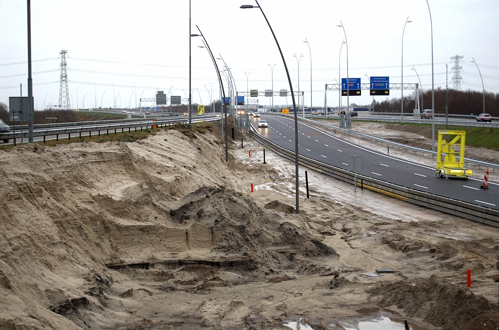 20091206-155127.bmp - Aankomst in kp. Batadorp, tegen de rijrichting. Versmalling met pijlkar kan per 12 december weer weg.