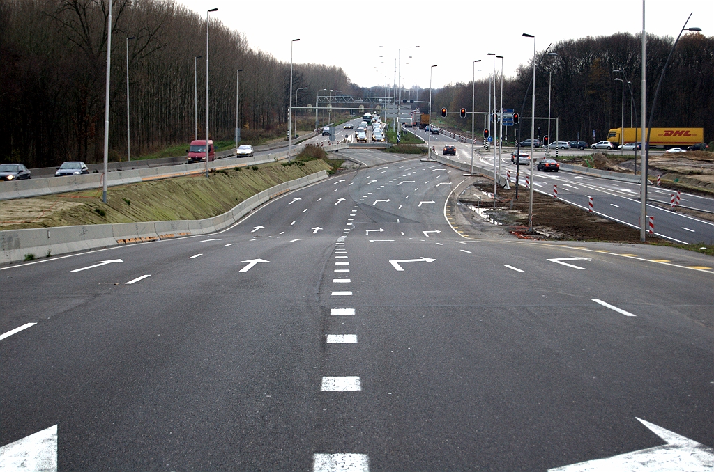 20091212-120732.bmp - Verlaten afdaling van de col d'Ekkersrijt die nu kan worden verbouwd tot talud naar KW 43 voor het verkeer Woensel-Breda, met twee rijstroken.