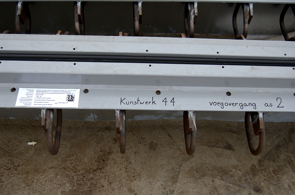 20100116-150312.bmp - "Kunstig" handschrift naast de fabrikantensticker.