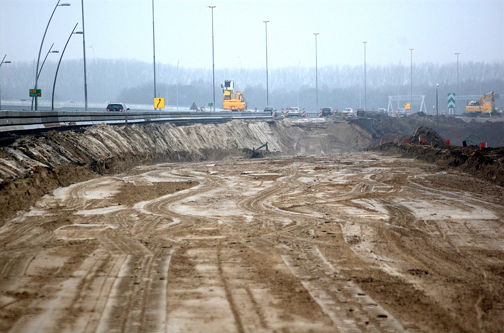 20100124-161358.bmp - Geen spoor meer van AGRAC in het gehele wegvak tussen KW 3 en KW A (te slopen viaduct in kp. Batadorp).  week 200950 