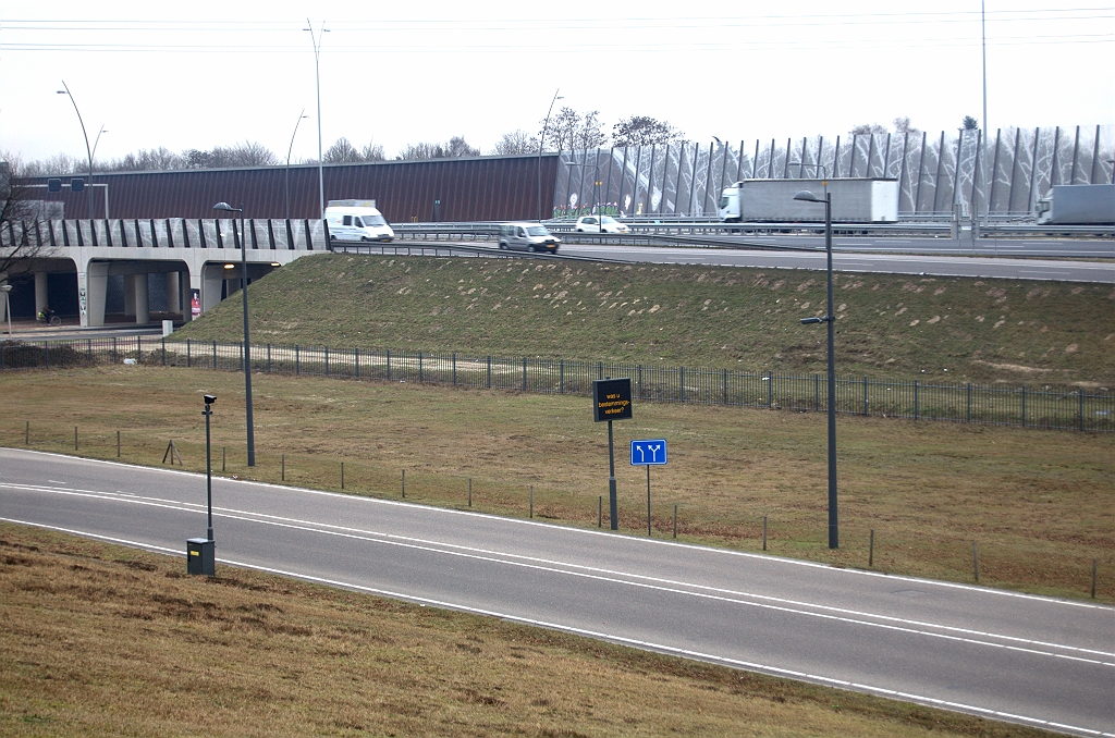 20100127-163406.bmp - Merkwaardige vlekken op het talud naar KW 28 (prof. Holstlaan).