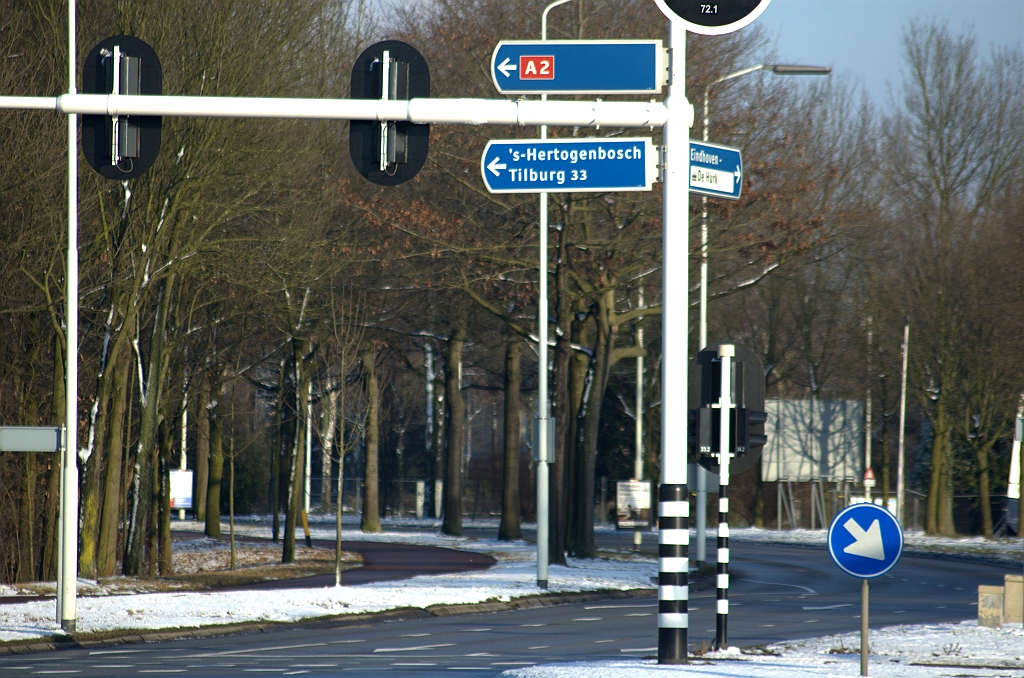 20100130-164832.bmp - ...waarvan er eentje nog onderhanden genomen moet worden. En vervolgens de bewegwijzering in de resterende zes aansluitingen.