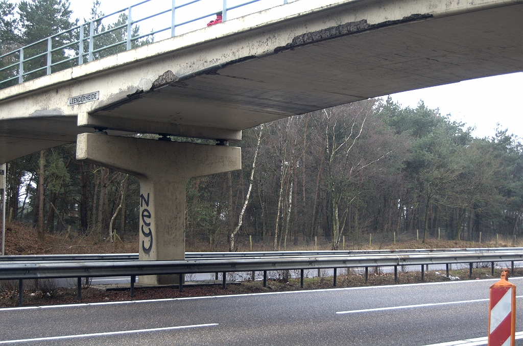 20100207-161615.bmp - Nog even doorzeuren over het nabij kp. Leenderheide gelegen gelijknamige viaductje. Het heeft in zijn 47-jarige bestaan al het 1 en ander te verduren gehad.