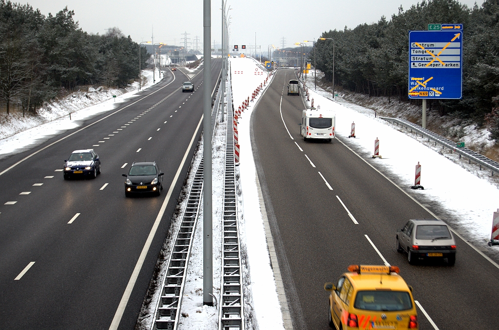 20100214-155402.bmp - Vorige week hadden we alle oude borden tussen de aansluiting Geldrop en het knooppunt Leenderheide vastgelegd, in de veronderstelling dat die tijdens de verkeersstops van 10 februari zouden worden vervangen. Er is echter (optisch) niets gebeurd.  week 201005 