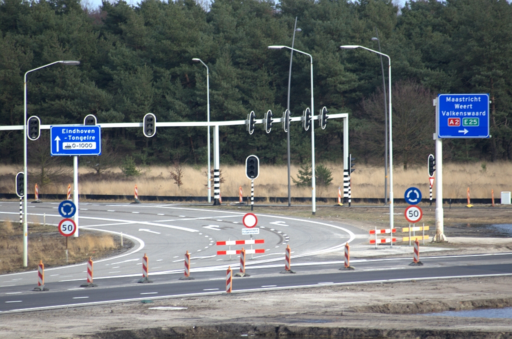 20100227-172809.bmp - Laatste nieuwe bord deze week, maar er lijkt nog een mastje te ontbreken voor de richting Venlo.