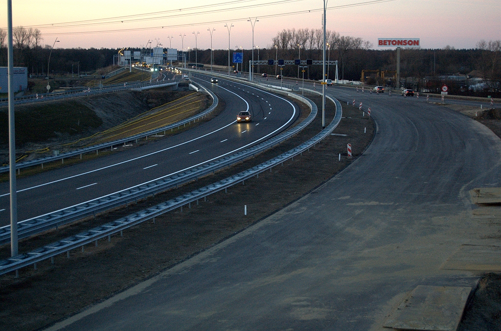 20100307-194358.bmp - Nieuwe A50 rijbaan vanuit de richting Nijmegen in Ekkersrijt, op de dag van openstelling 7 maart 2010.  week 201007 