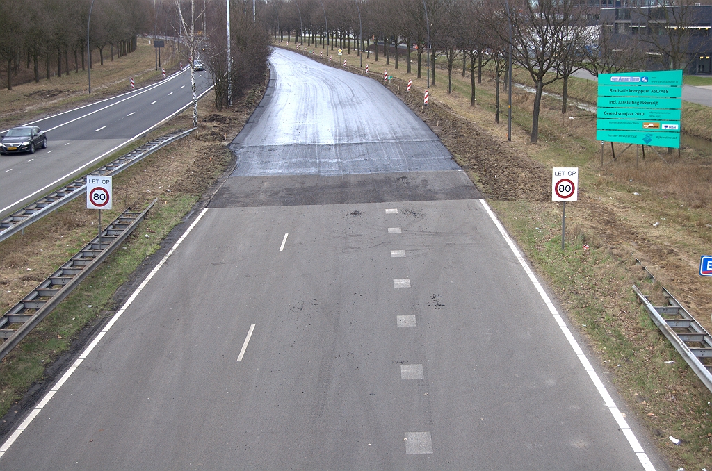 20100320-172459.bmp - Reden daarvoor zijn niet alleen de werkzaamheden in Ekkersrijt, maar ook de vervanging van de toplagen in het gehele rijksgedeelte van de verlengde Kennedylaan buiten de komgrens.  week 201009 