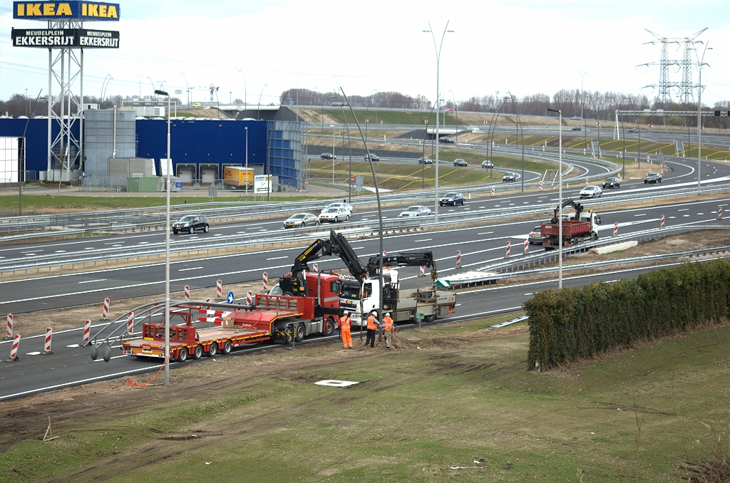 20100328-140030.bmp - ...en de laatste lichtmasten model "Randweg Eindhoven" geplaatst.