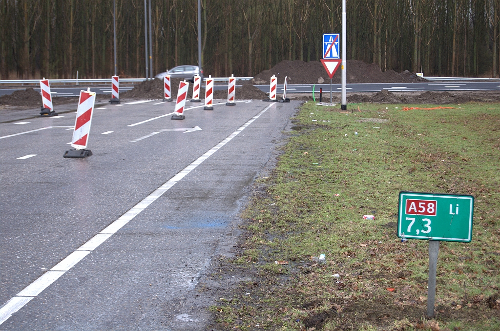 20100328-163139.bmp - Laatste hectometerbordje nabij de voormalige kruising. Het nieuwe einde van de A58 HRL bevindt zich thans ten zuiden van het knooppunt Batadorp.