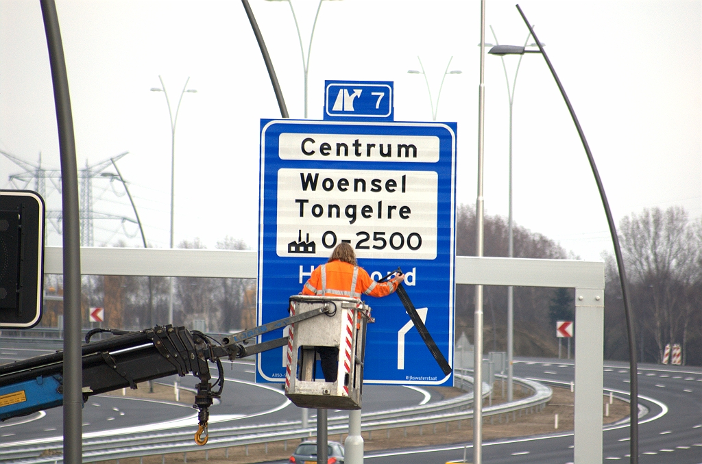 20100328-173012.bmp - ...korte tijd eerder werden de afplakkers op de bewegwijzering verwijderd...