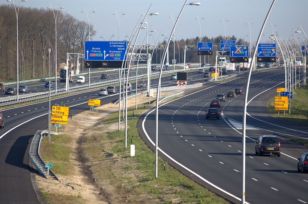 20100417-085118.bmp - En voor de volledigheid nog even de afsluitmaatregelen voor verkeer vanuit zuidelijke richting, in zowel hoofd- als parallelrijbaan.