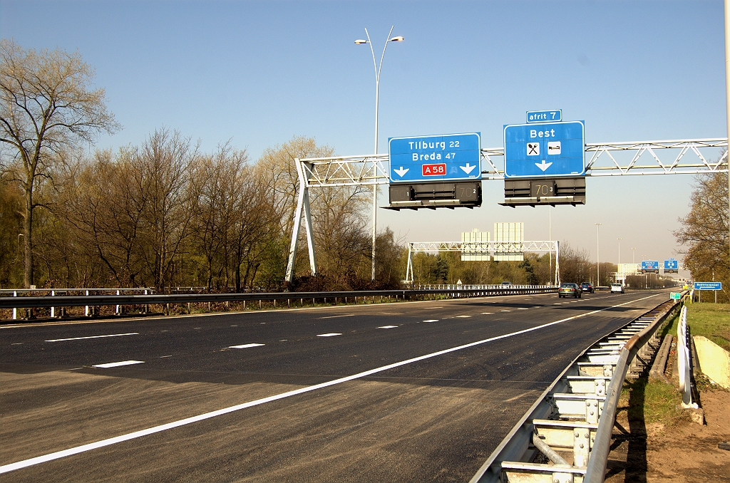 20100418-103325.bmp - Is er nu op het viaduct Ploegstraat ook ZOAB vernieuwd? De markering is wel vervangen.