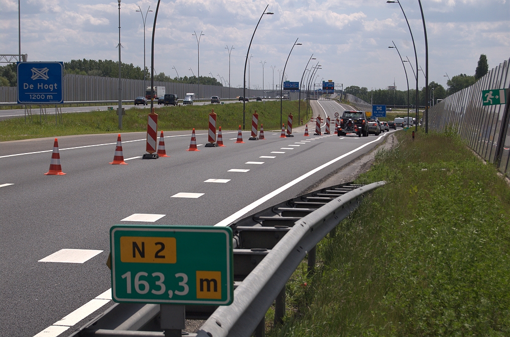 20100529-140224.bmp - Begin van de N2 afzetting. Verkeer wordt "geloosd" in de aansluiting Veldhoven-zuid.