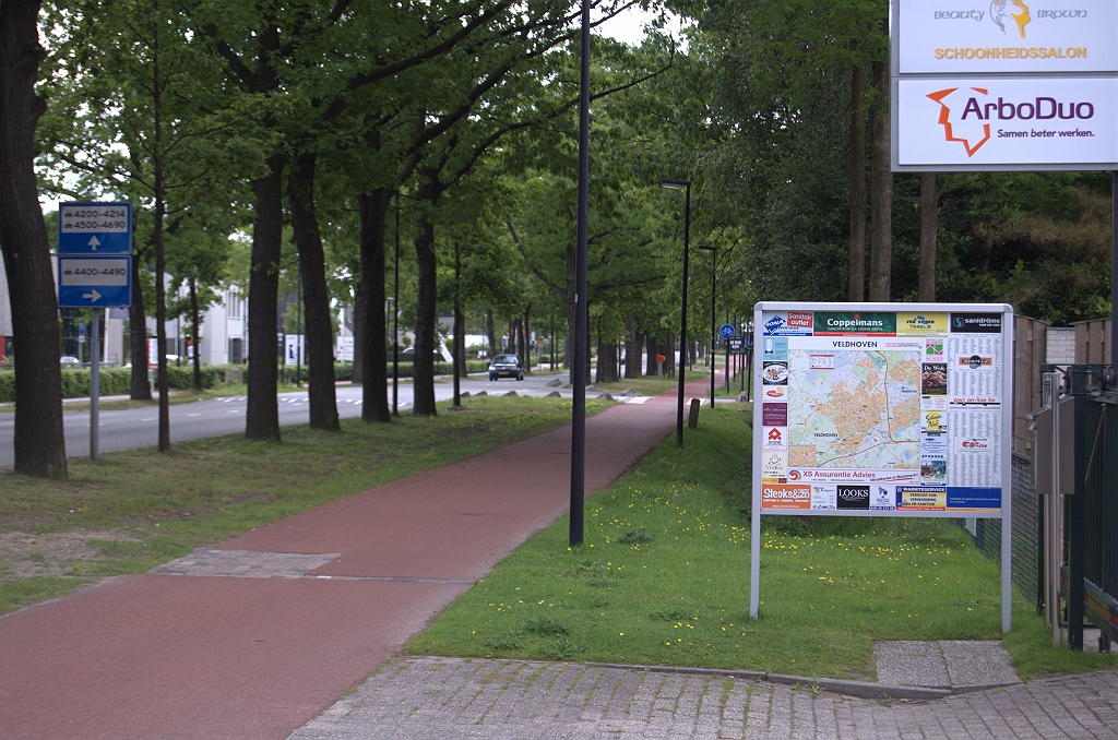 20100529-143345.bmp - Op weg naar de start van het werkvak in de aansluiting high tech campus worden we afgeleid door een plattegrond op het bedrijventerrein "de Run".