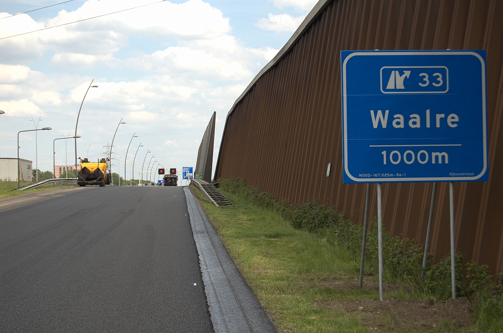 20100529-155914.bmp - Het is het aankondigingsbord voor de afrit Waalre, dat aan de oostzijde van de aansluiting nog steeds ontbreekt.