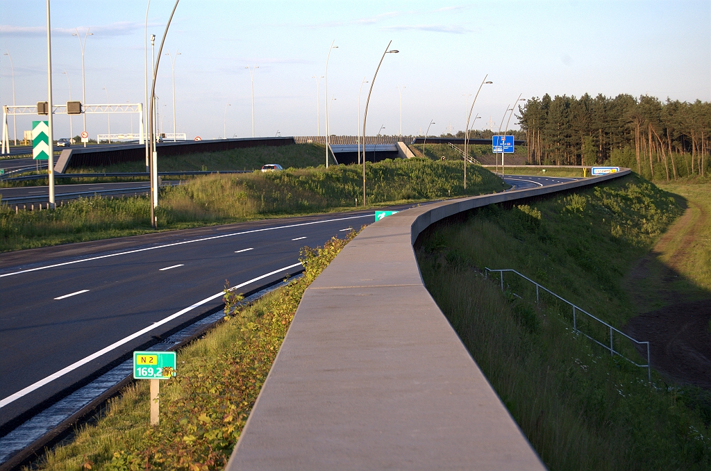 20100530-205247.bmp - Geen nieuwe borden tussen KW 32 en de rotonde Leenderheide. Het blijft dus bij een enkel mastbord voor KW 33 en een tweetal mastbordjes erna.  week 201020 