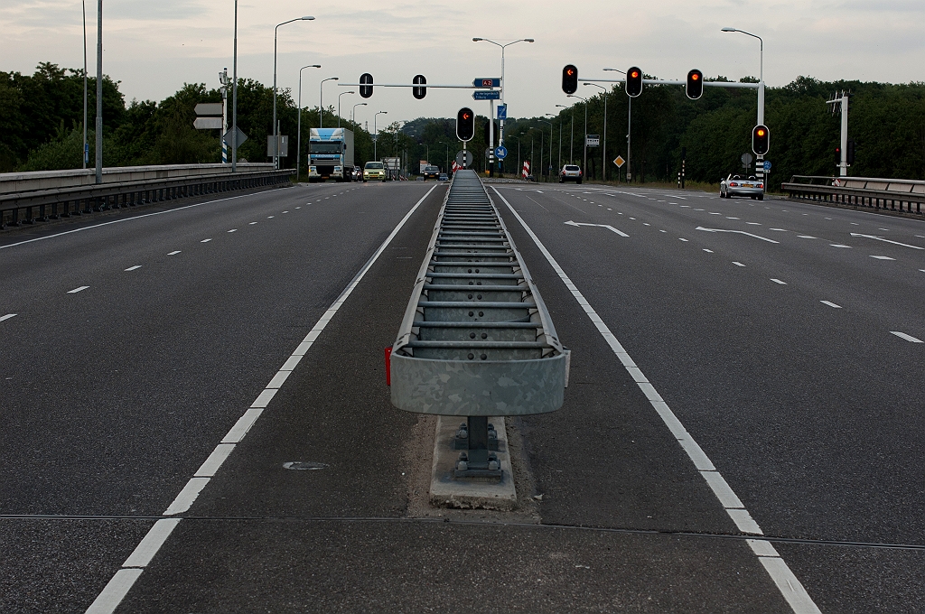 20110519-192108.jpg - Rijbanen op het viaduct, voordat ze onder handen werden genomen.