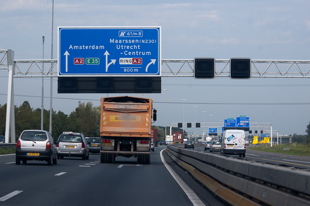 20110916-125541.jpg - Kantelwalsborden zodat de verkeersgeleiding kan worden aangepast in geval van bijvoorbeeld tunnelincidenten.