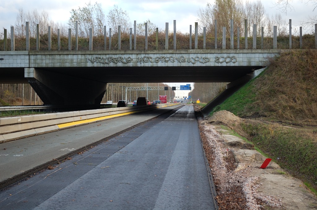 20121125-154355.JPG - Greenway LE proefvak eindigt voorlopig bij een nog niet vervangen portaal ten zuiden van het ecoduct Het Groenewoud.