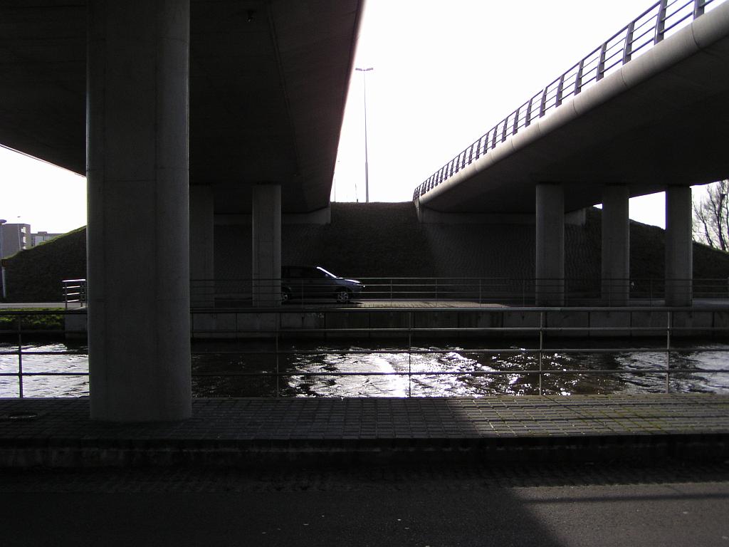 p1260059.jpg - Een andere mogelijkheid is om de bruggen naar het midden toe te verbreden.