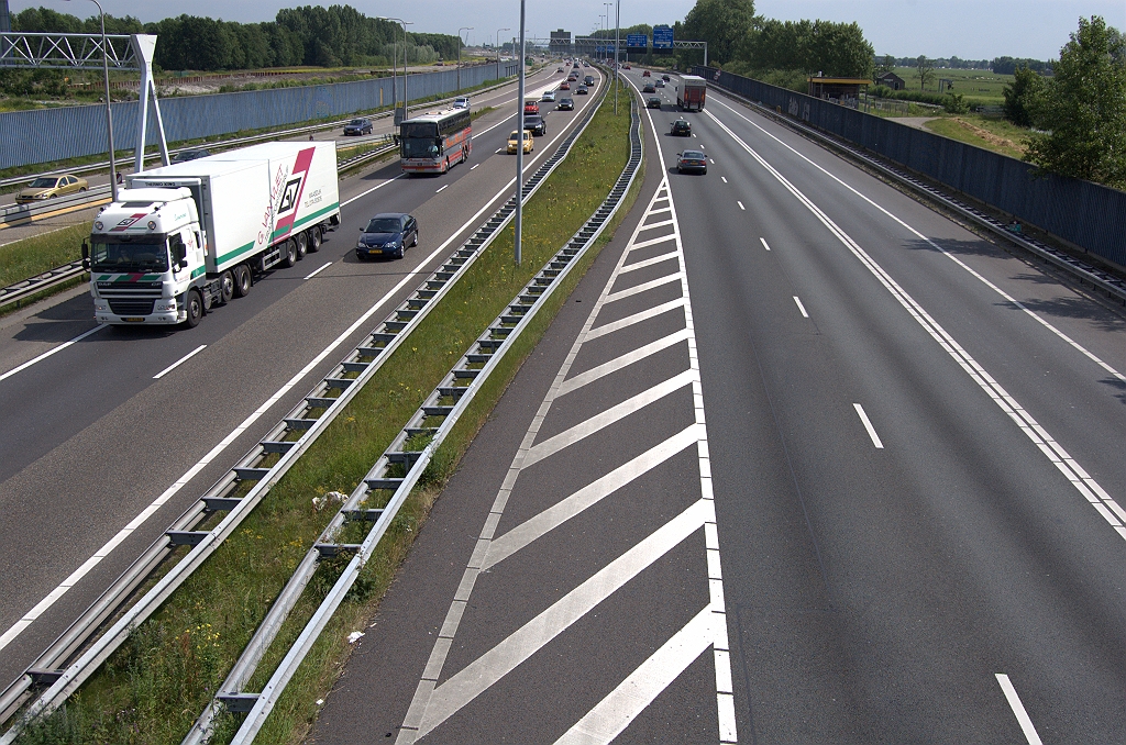 20100626-115447.bmp - We naderen het einde van het werkvak, bij de huidige versmalling van drie naar twee rijstroken in de aansluiting Zoeterwoude-Dorp/N206.