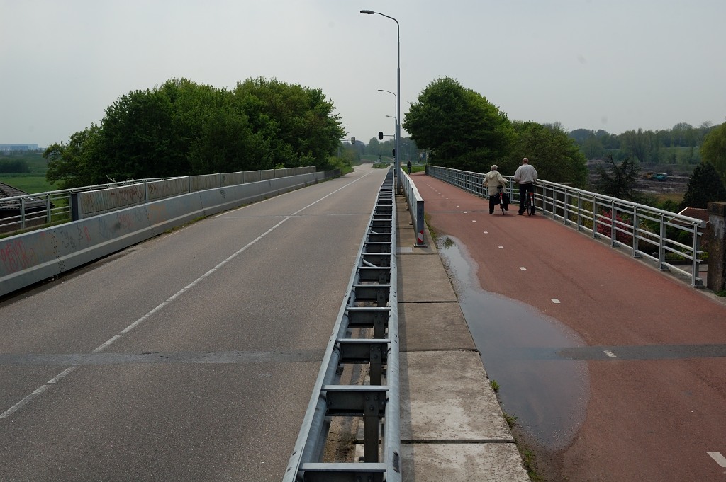 20120502-141737.JPG - Brug over de Ringvaart lijkt te smal voor zelfs 1x4.