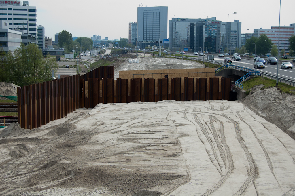 20100515-160219.jpg - Viaduct A10-OV lijntje Sloterdijk, noordoost zijde