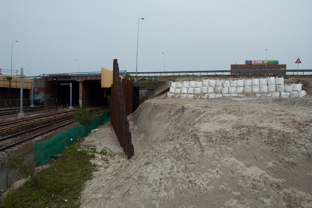 20100515-163055.jpg - Viaduct A10-OV lijntje Sloterdijk, westzijde