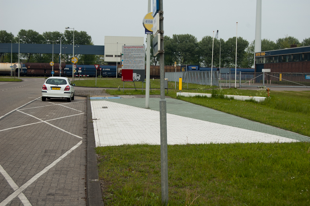 20100515-171523.jpg - Bewegwijzering voert naar de Radarweg