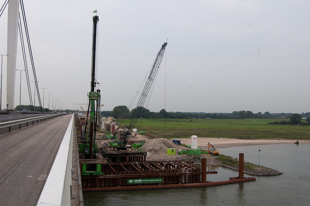 20110803-134732.jpg - Er wordt ook in het water gewerkt.