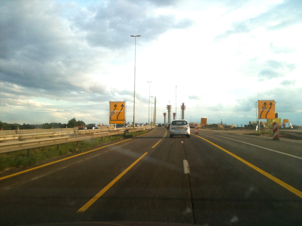 20120707-203224.JPG - Lucht klaart op bij het naderen van het hoogtepunt van het A50 project: de realisatie van de tweede Waalbrug.