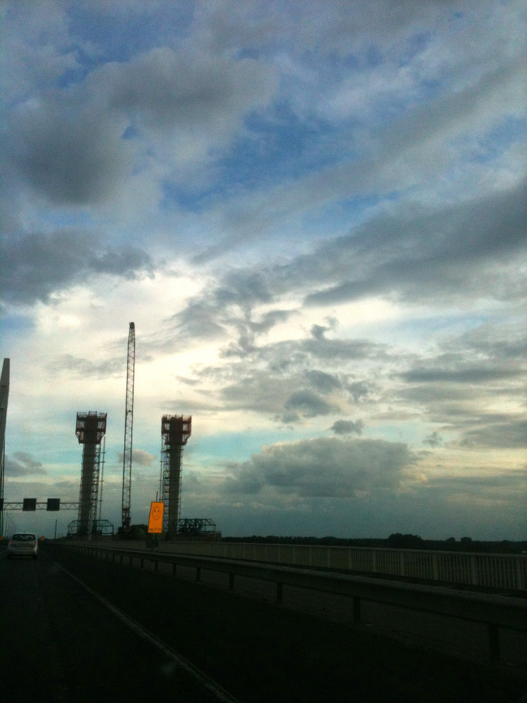 20120707-203255.JPG - Nog net herkenbaar een "smiley" bord dat de weggebruiker aangeeft hoe lang het werkvak nog duurt. Voor het eerst gespot op de A12 enige jaren geleden.