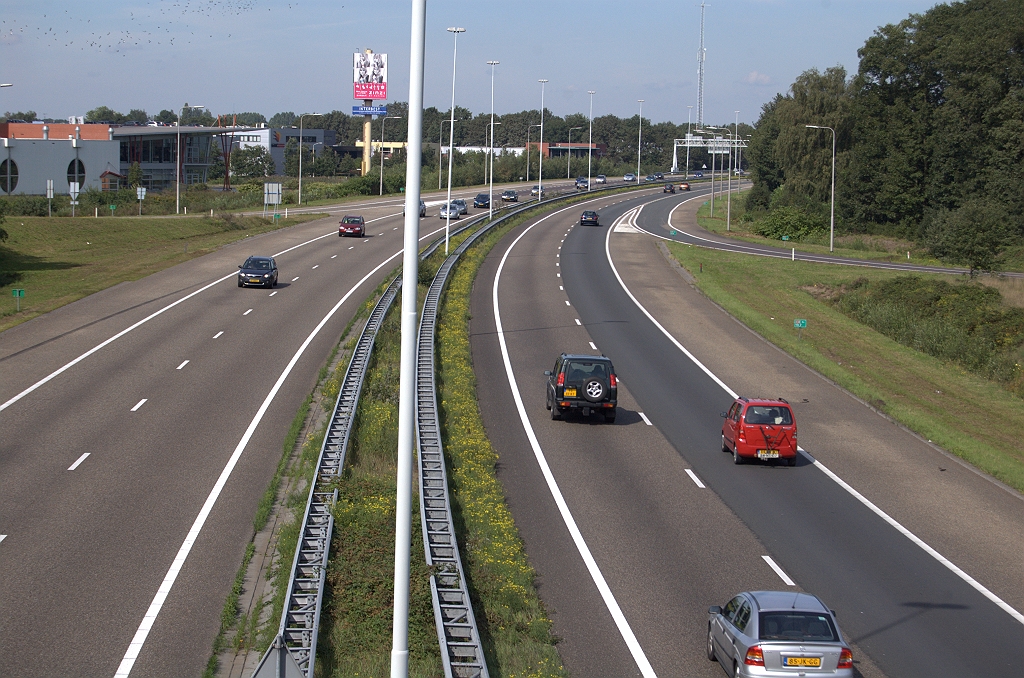 20100905-120718.bmp - Wegvak aansluiting Oirschot-Wilhelminakanaal wordt niet verbreed, maar ligt wel binnen de projectgrens. Men gaat beide rijbanen langs de kom Oirschot (km 17,7-21,4) voorzien van dubbellaags ZOAB.