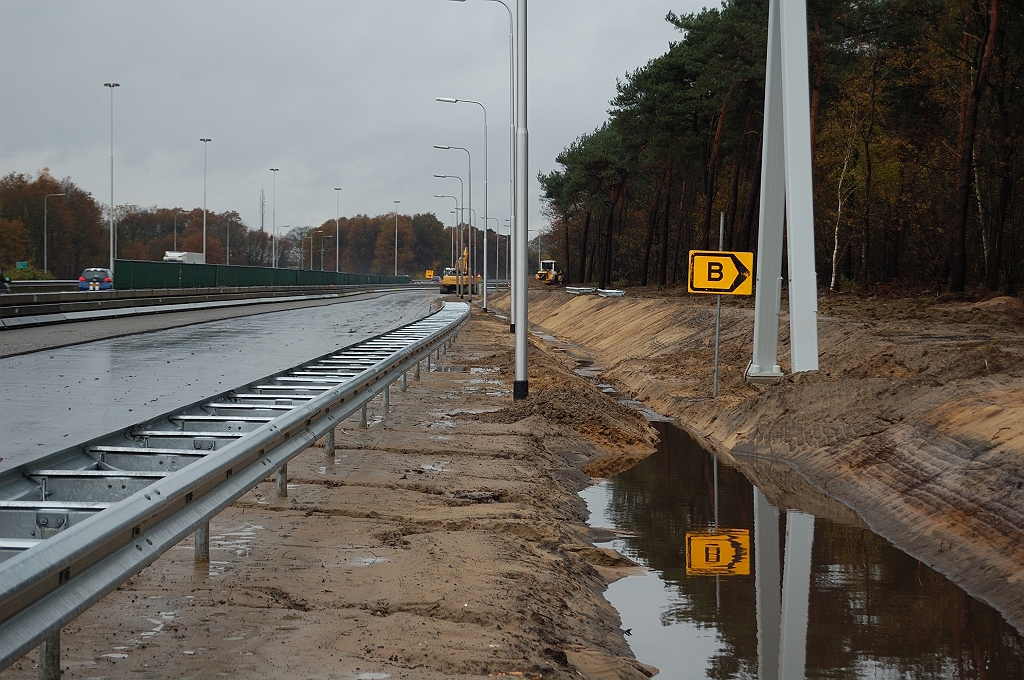 20101114-141212.JPG - Portaal werd verbreed om vluchtstrookinsnoering te voorkomen...